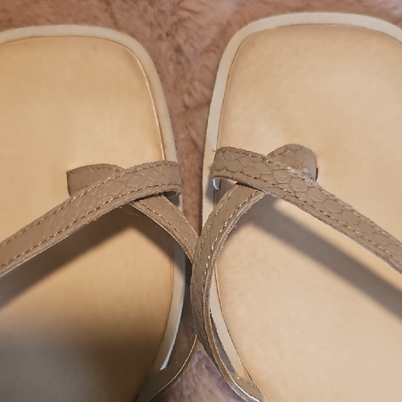 Dolce Vita Taupe Women's Sandals - Picture 4 of 4